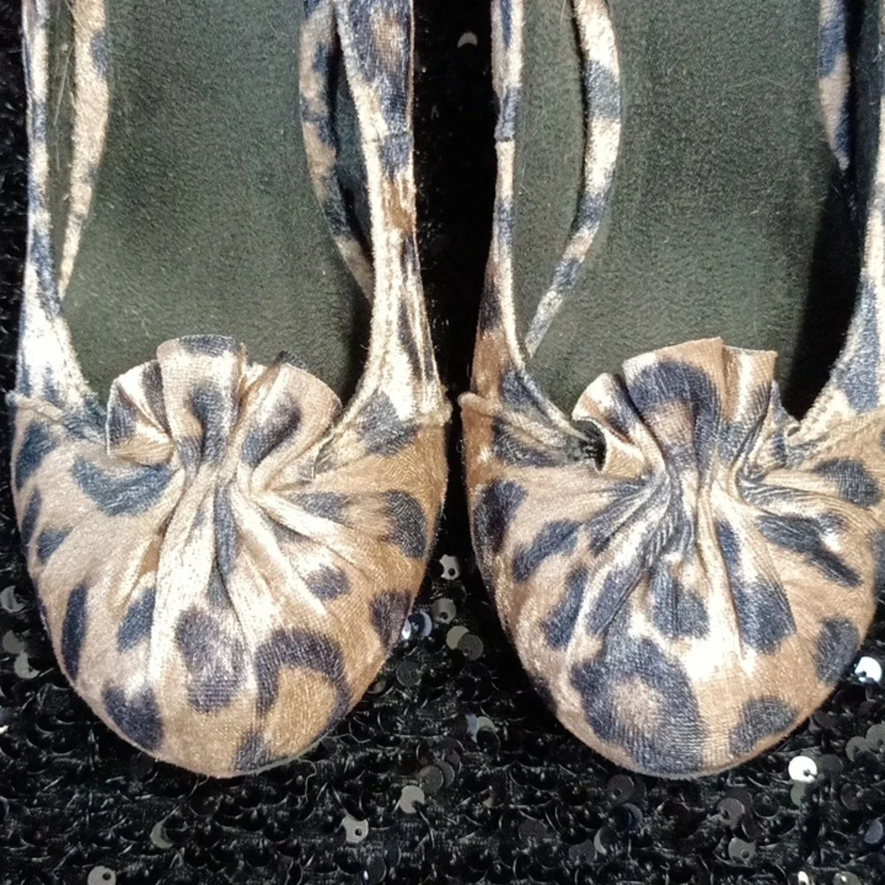 Velvet Leopard Print Pumps Tan Black Round Toe Ruffle